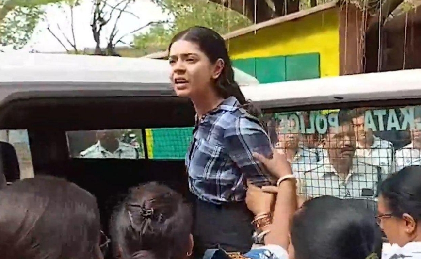 WEST BENGAL : क्यों हुई लॉ छात्रा शर्मिष्ठा की गिरफ़्तारी… उनकी किस पोस्ट पर छिड़ी बहस