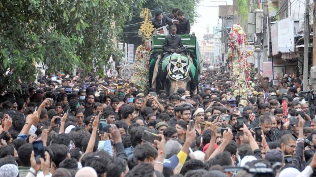 LUCKNOW MOHARRAM : मुहर्रम पर प्रशासन का अलर्ट, भंडारा, जुलूस, चल समारोह, मजलिस, संगीत का कार्यक्रम के लिए लेनी होंगी अनुमति